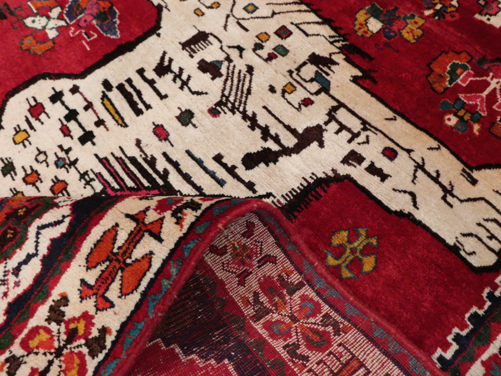 Vintage Persian Pictorial Shiraz Rug, No.29061 - Gsblank