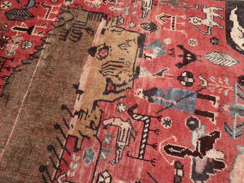 Vintage Persian Qashqai Pictorial Accent Rug, No.29085 - Gsblank