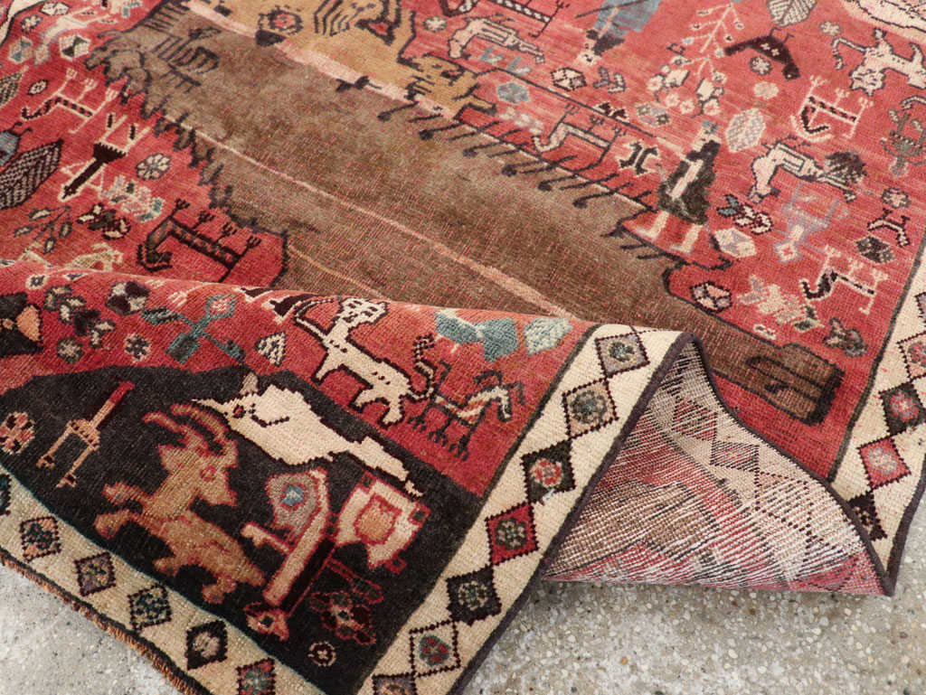 Vintage Persian Qashqai Pictorial Accent Rug, No.29085 - Gsblank