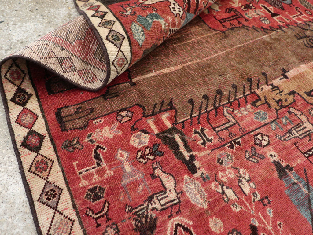 Vintage Persian Qashqai Pictorial Accent Rug, No.29085 - Gsblank