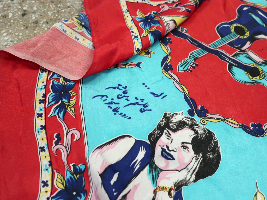 Vintage Persian Silk Textile, No.29159 - Gsblank