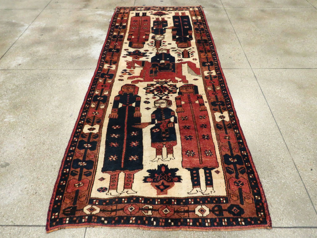 Vintage Persian Bakhtiari Pictorial Rug, No.29172 - Gsblank