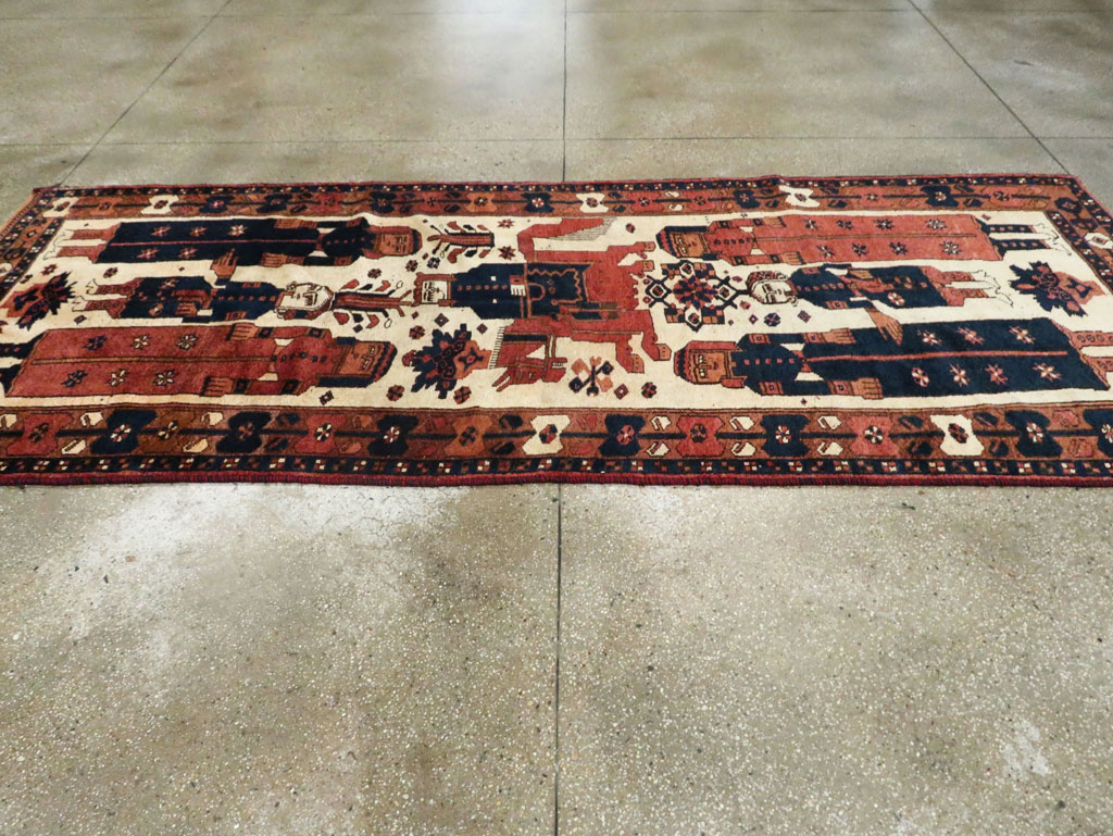 Vintage Persian Bakhtiari Pictorial Rug, No.29172 - Gsblank