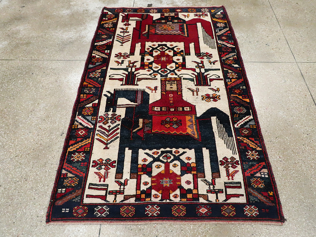 Vintage Persian Pictorial Bakhtiari Accent Rug, No.29173 - Gsblank