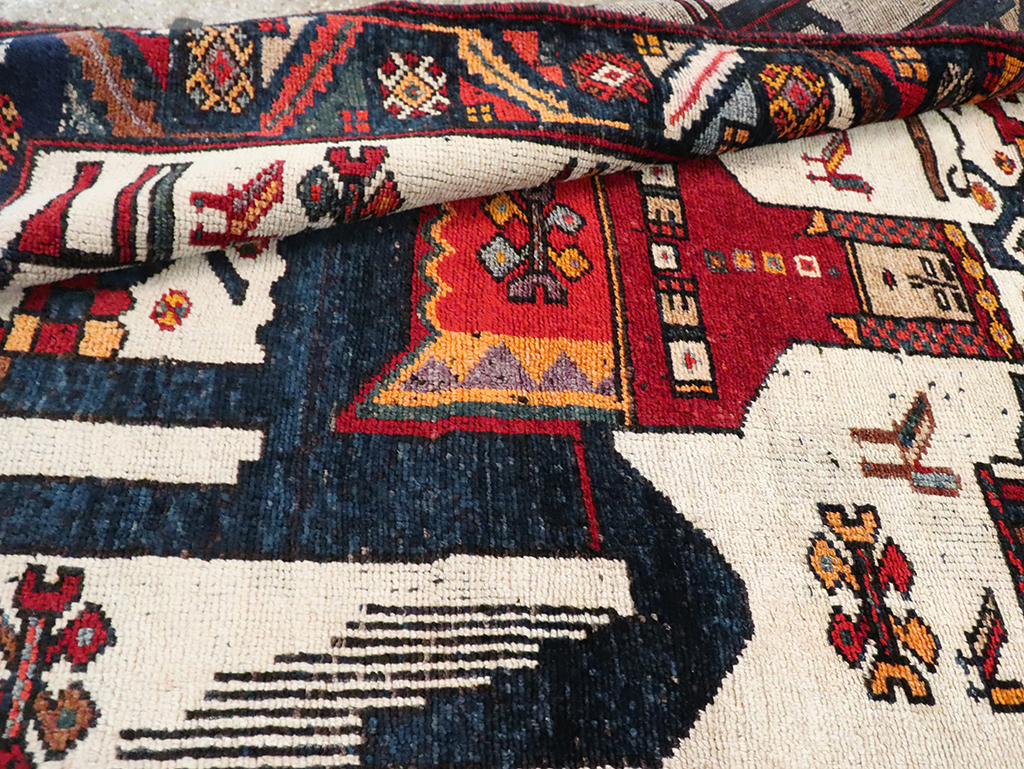 Vintage Persian Pictorial Bakhtiari Accent Rug, No.29173 - Gsblank