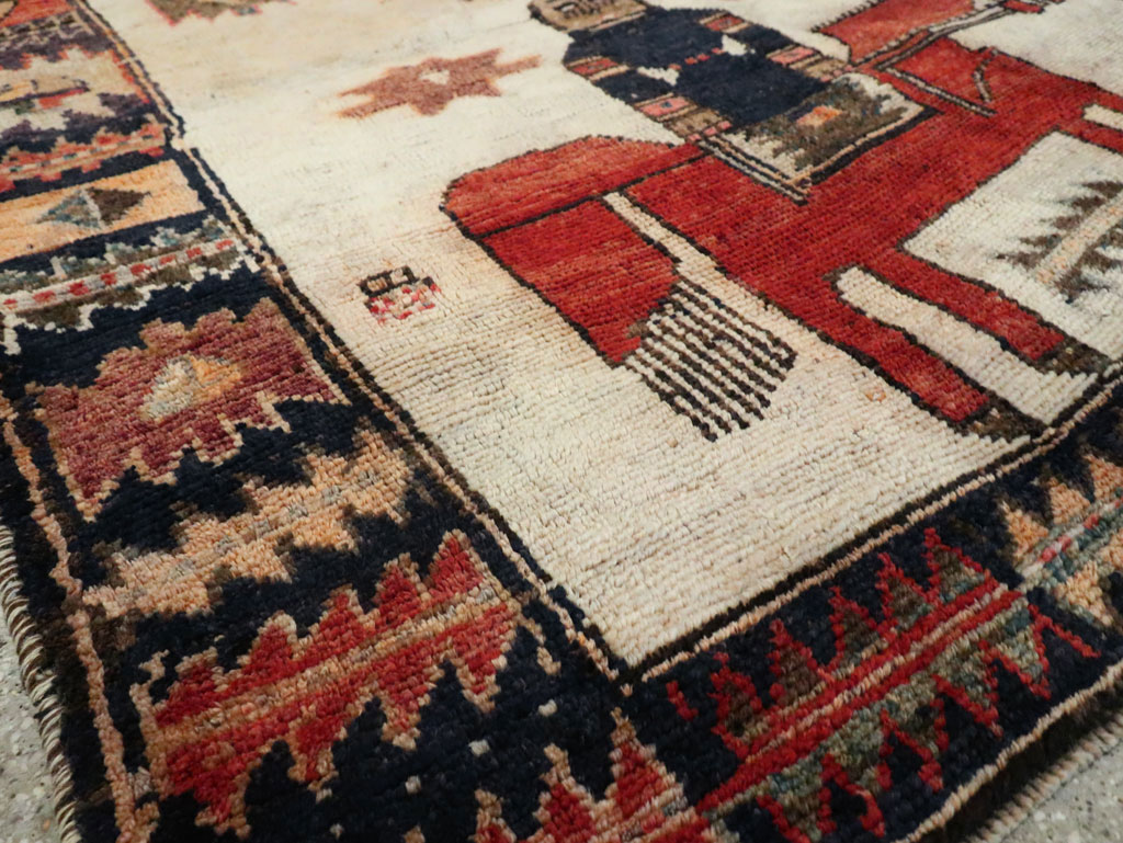 Vintage Persian Pictorial Bakhtiari Rug, No.29175 - Gsblank