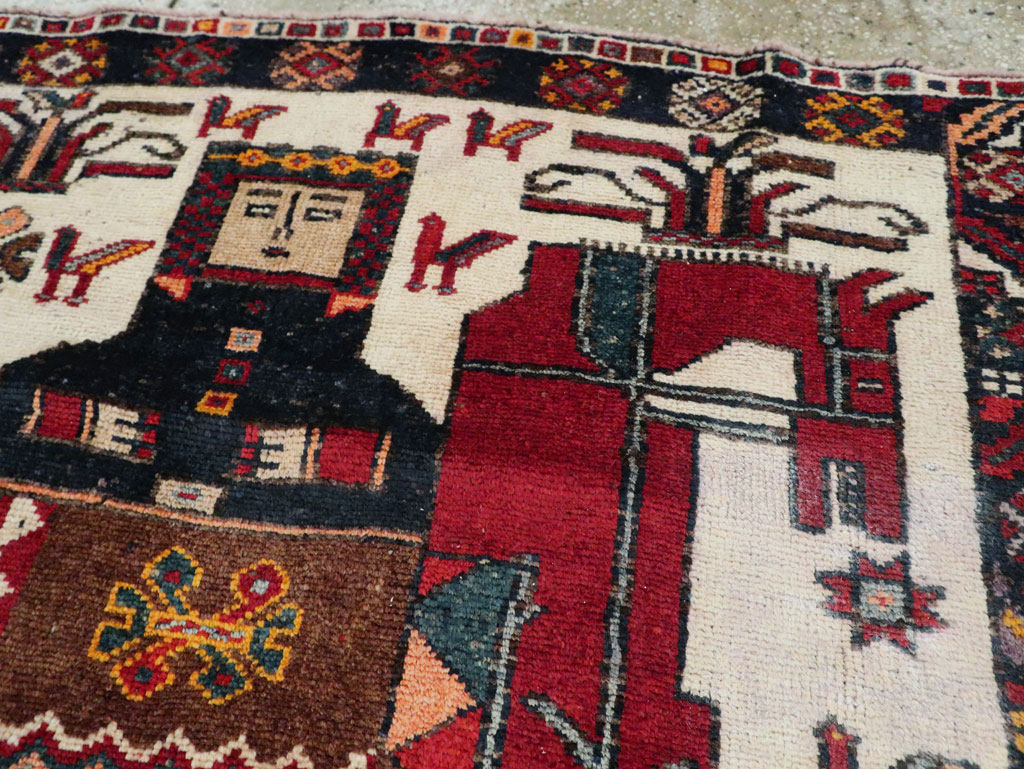 Vintage Persian Bakhtiari Pictorial Accent Rug, No.29176 - Gsblank