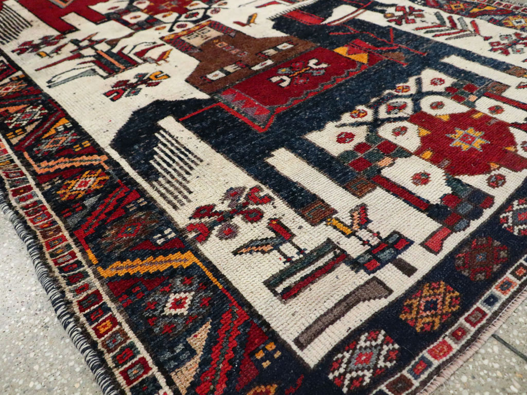 Vintage Persian Bakhtiari Pictorial Accent Rug, No.29176 - Gsblank