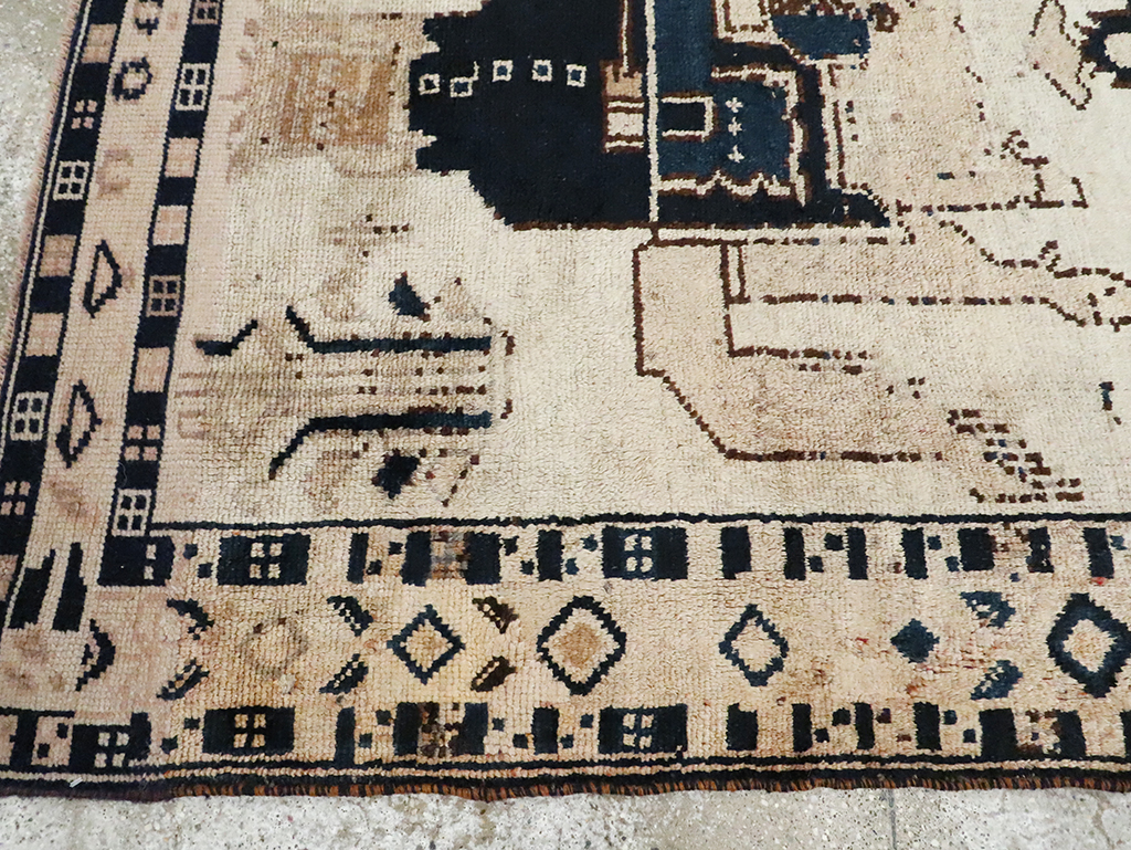 Vintage Persian Bakhtiari Pictorial Rug, No.29177 - Gsblank