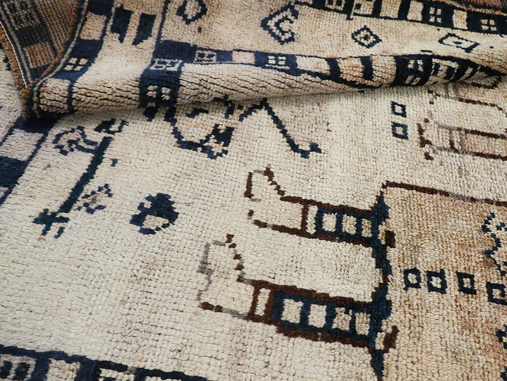 Vintage Persian Bakhtiari Pictorial Rug, No.29177 - Gsblank