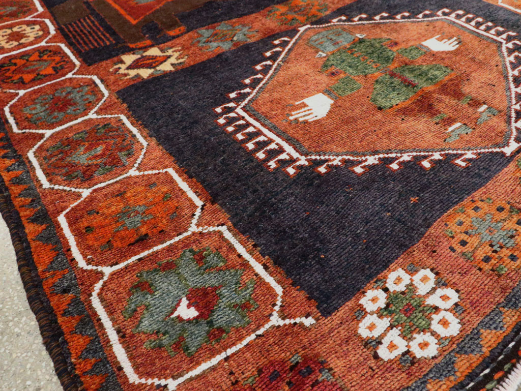 Vintage Persian Pictorial Bakhtiari Rug, No.29178 - Gsblank