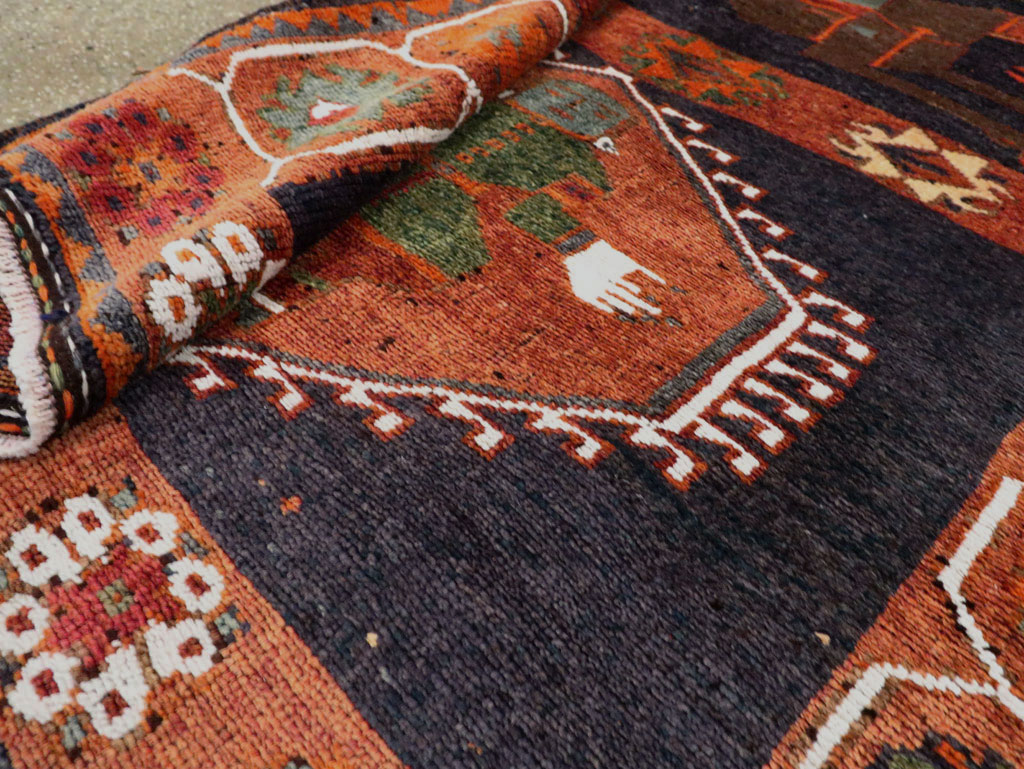 Vintage Persian Pictorial Bakhtiari Rug, No.29178 - Gsblank