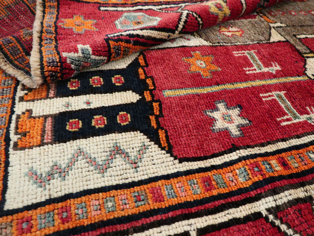 Vintage Persian Pictorial Bakhtiari Rug, No.29179 - Gsblank