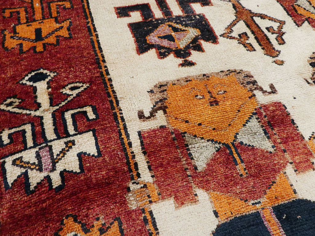 Vintage Persian Bakhtiari Pictorial Accent Rug, No.29181 - Gsblank