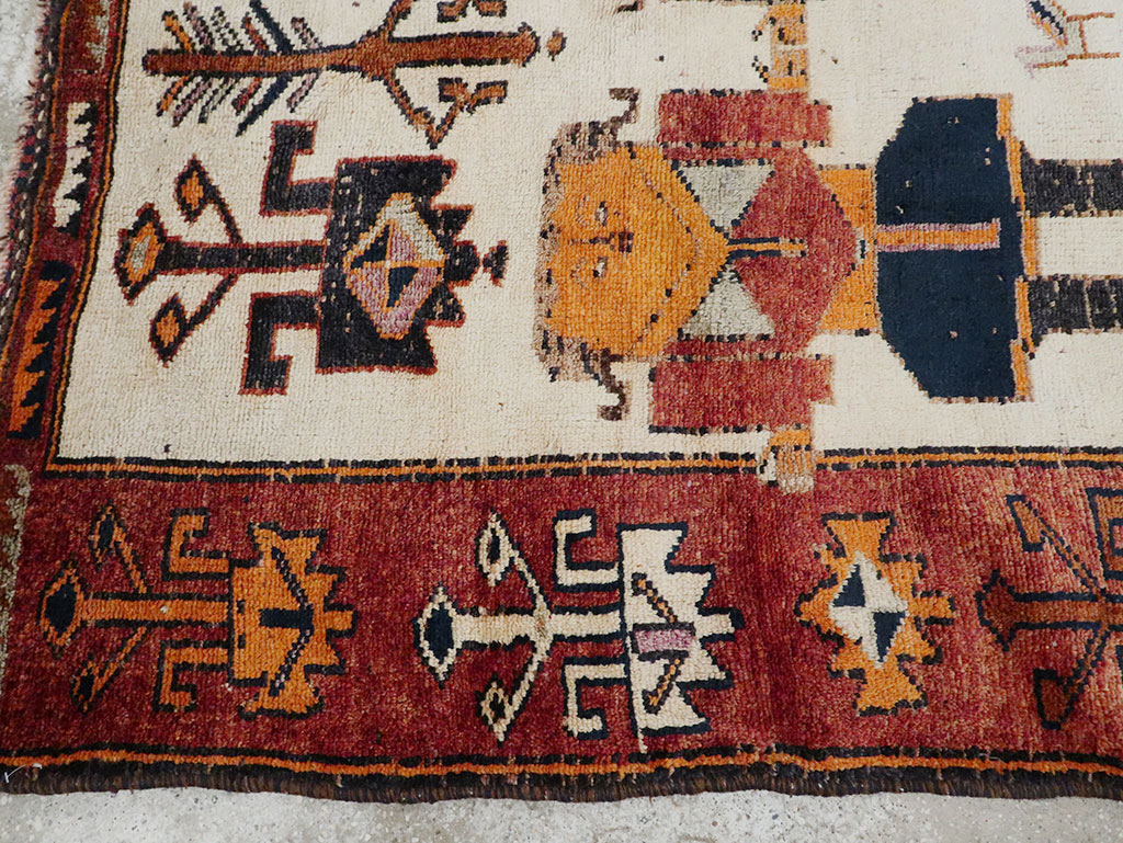 Vintage Persian Bakhtiari Pictorial Accent Rug, No.29181 - Gsblank