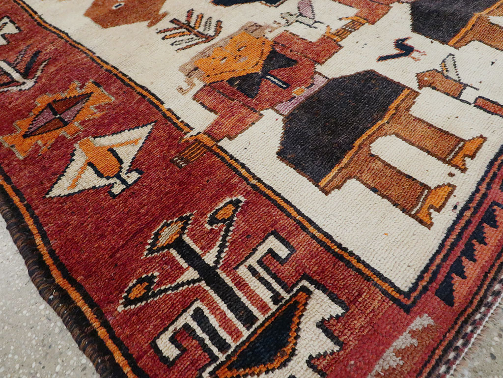 Vintage Persian Bakhtiari Pictorial Accent Rug, No.29181 - Gsblank