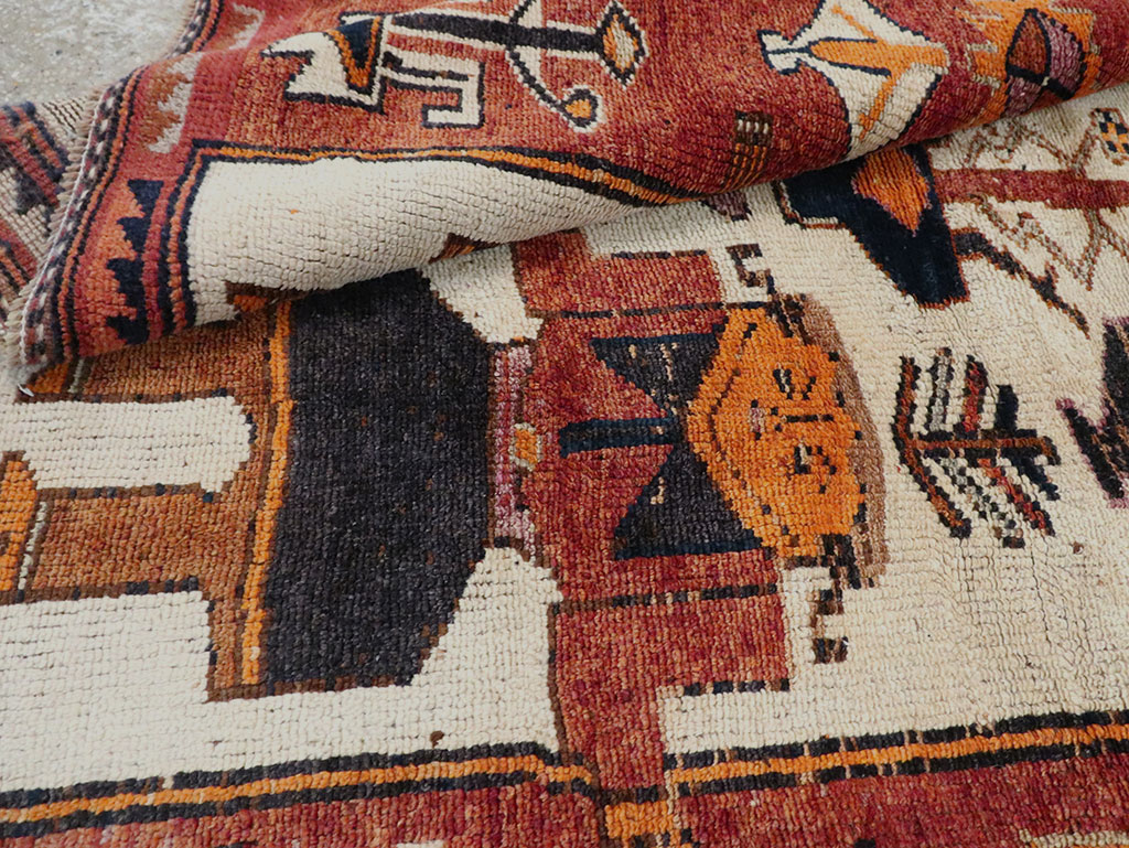 Vintage Persian Bakhtiari Pictorial Accent Rug, No.29181 - Gsblank