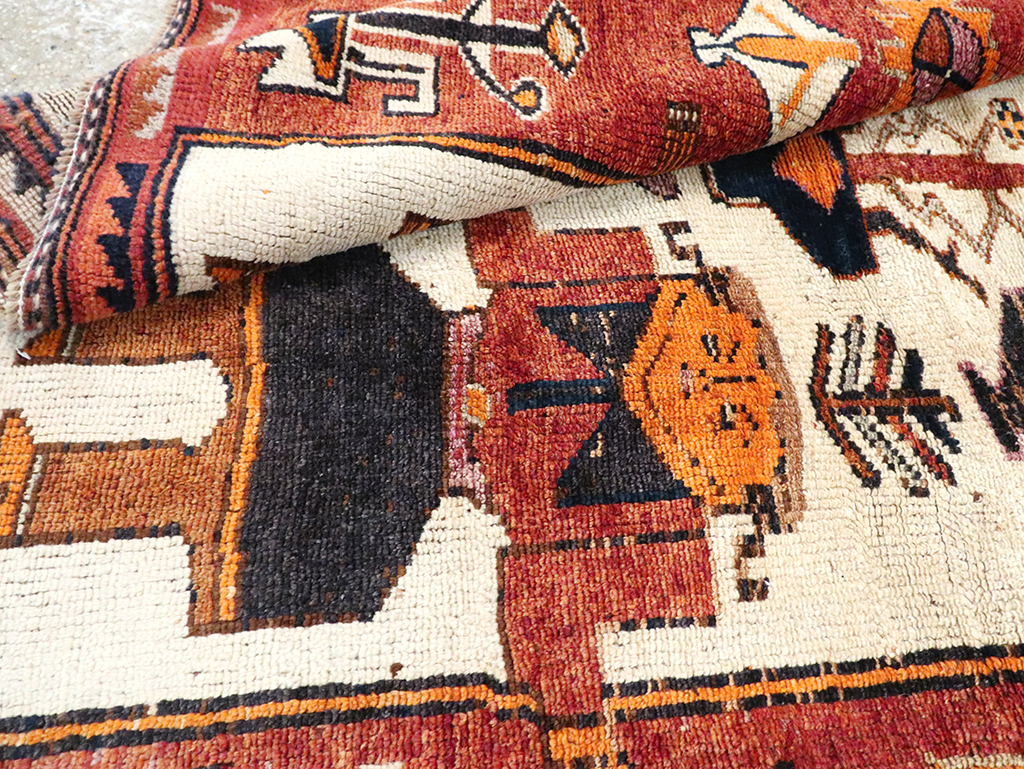 Vintage Persian Bakhtiari Pictorial Accent Rug, No.29181 - Gsblank