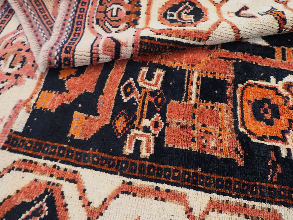 Tribal Persian Pictorial Bakhtiari Accent Rug, No.29183 - Gsblank