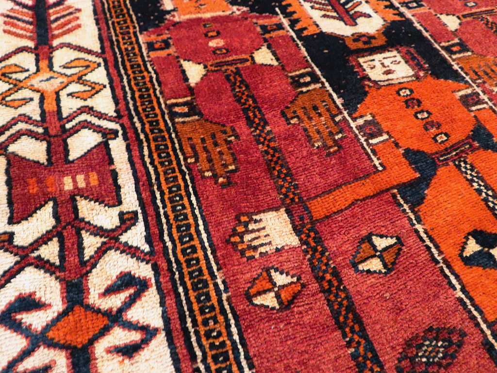 Tribal Persian Pictorial Bakhtiari Accent Rug, No.29184 - Gsblank