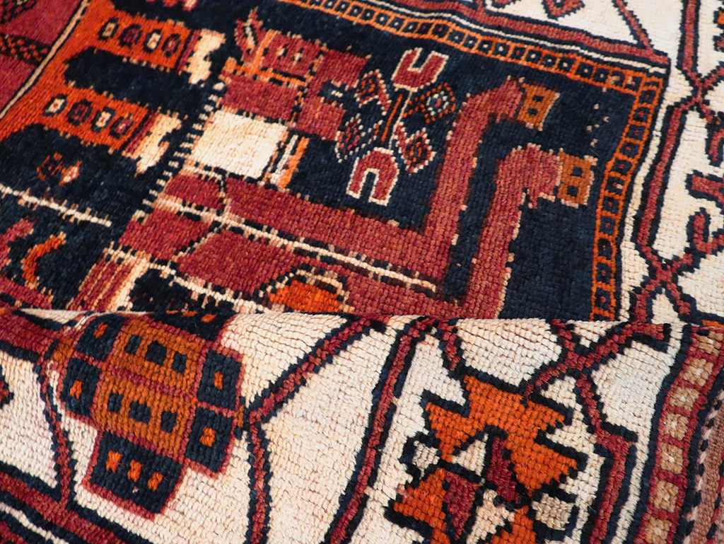 Tribal Persian Pictorial Bakhtiari Accent Rug, No.29184 - Gsblank