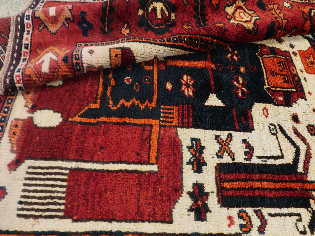 Vintage Persian Bakhtiari Pictorial Accent Rug, No.29186 - Gsblank