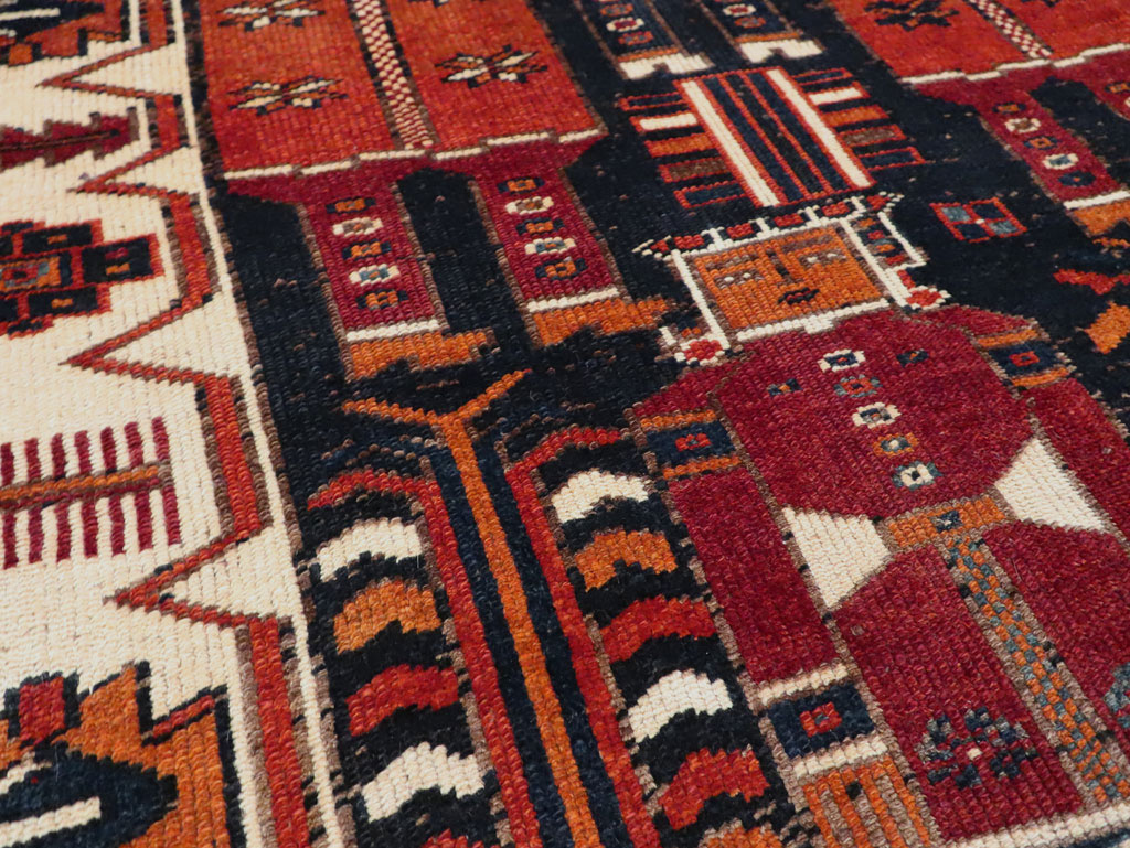 Vintage Persian Pictorial Bakhtiari Rug, No.29187 - Gsblank