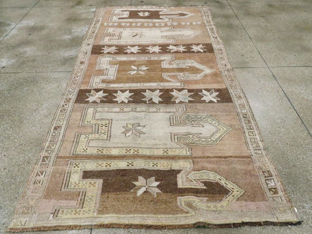 Vintage Anatolian Gallery Carpet, No.29221 - Gsblank