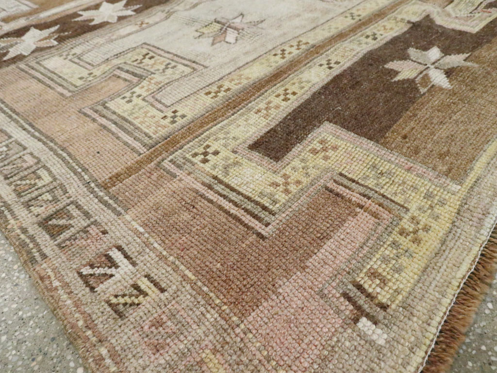 Vintage Anatolian Gallery Carpet, No.29221 - Gsblank