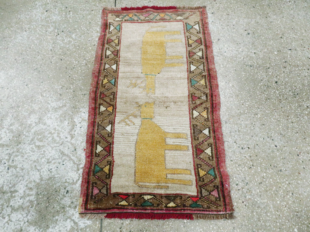 Vintage Anatolian Pictorial Rug, No.29316 - Gsblank