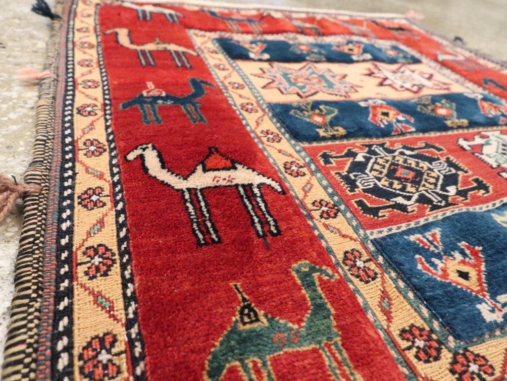 Persian Shiraz Rug, No.29477 - Gsblank