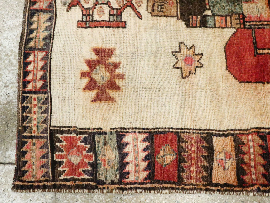 Vintage Persian Pictorial Bakhtiari Rug, No.29508 - Gsblank