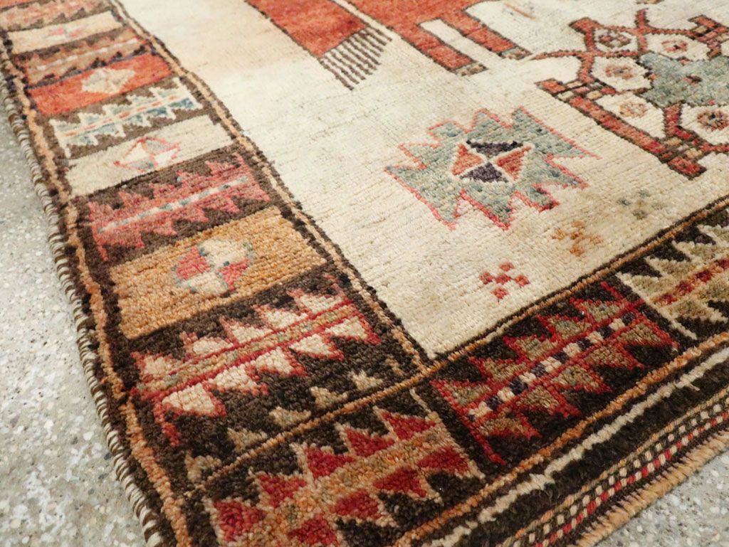 Vintage Persian Pictorial Bakhtiari Rug, No.29508 - Gsblank