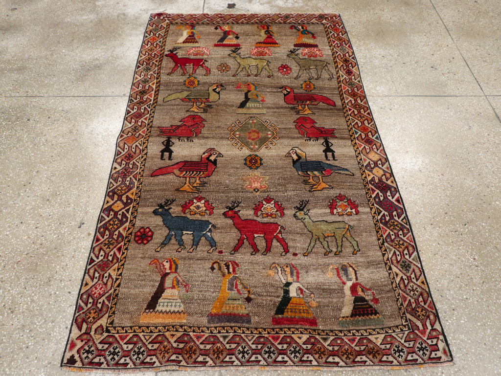 Vintage Persian Pictorial Shiraz Rug, No.29605 - Gsblank