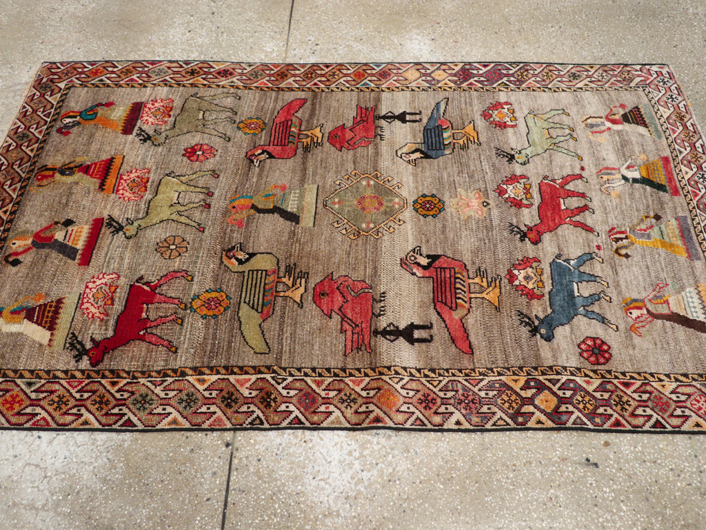 Vintage Persian Pictorial Shiraz Rug, No.29605 - Gsblank