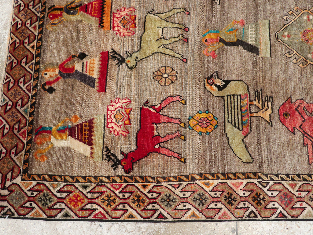 Vintage Persian Pictorial Shiraz Rug, No.29605 - Gsblank