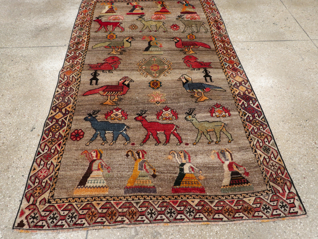 Vintage Persian Pictorial Shiraz Rug, No.29605 - Gsblank
