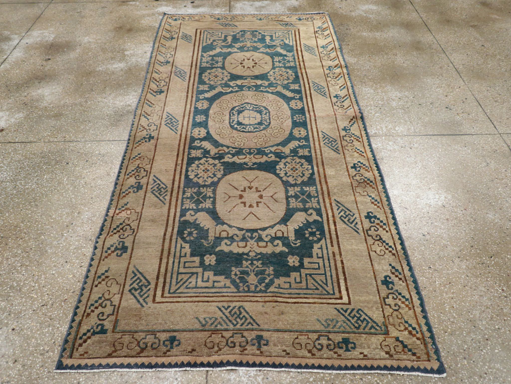 Antique East Turkestan Khotan Gallery Rug, No.29647 - Gsblank