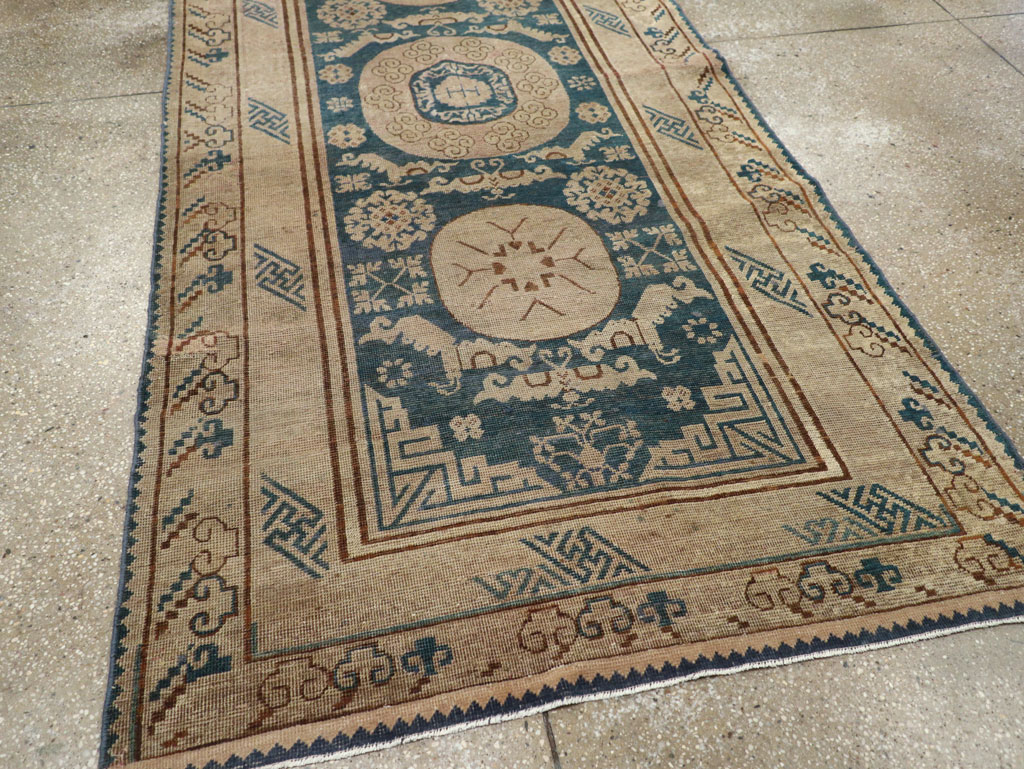 Antique East Turkestan Khotan Gallery Rug, No.29647 - Gsblank