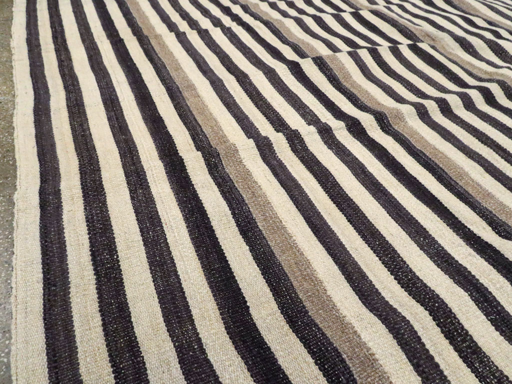 Modern Persian Flatweave Kilim Room Size Carpet, No.29722 - Gsblank