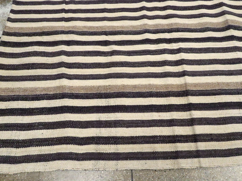 Modern Persian Flatweave Kilim Room Size Carpet, No.29722 - Gsblank