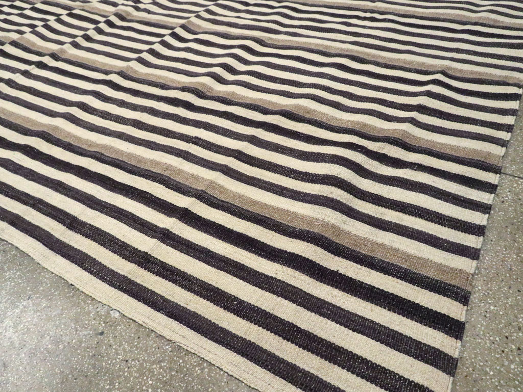 Modern Persian Flatweave Kilim Room Size Carpet, No.29722 - Gsblank