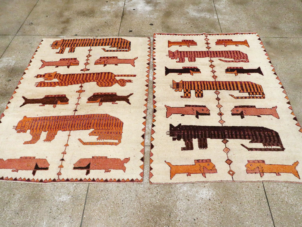 Vintage Persian Bakhtiari Pictorial Accent Rug (Pair: 1 of 2), No.29752 - Gsblank