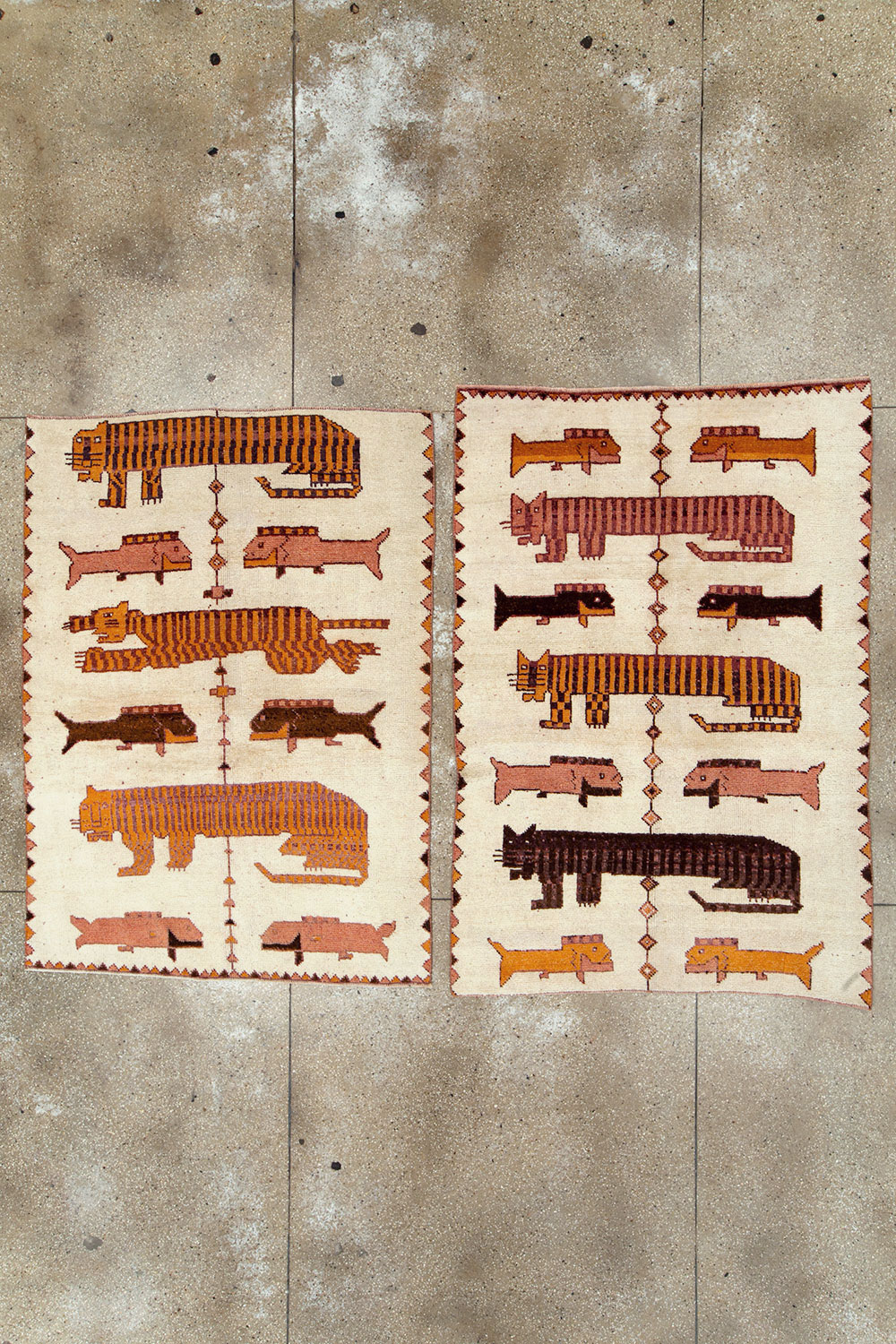 Vintage Persian Bakhtiari Pictorial Accent Rug (Pair: 1 of 2), No.29752 - Gsblank