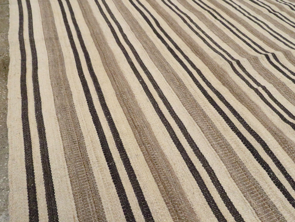 Modern Persian Flatweave Kilim Large Room Size Carpet, No.29788 - Gsblank