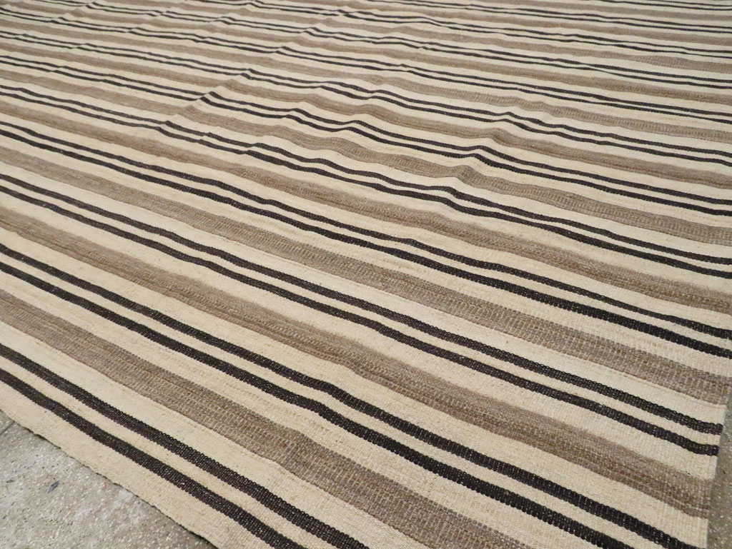 Modern Persian Flatweave Kilim Large Room Size Carpet, No.29788 - Gsblank