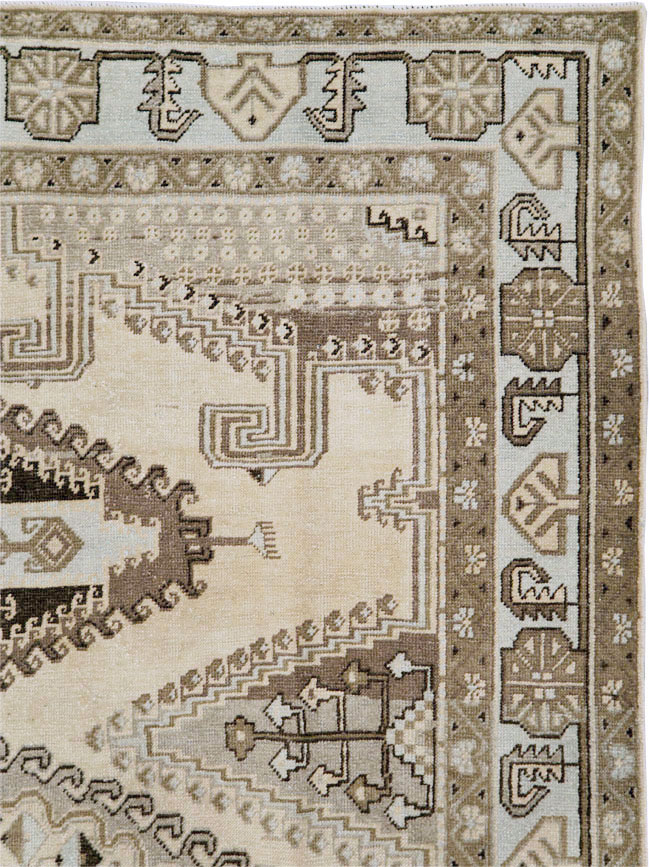 Vintage Persian Veece Accent Carpet, No.29839 - Gsblank