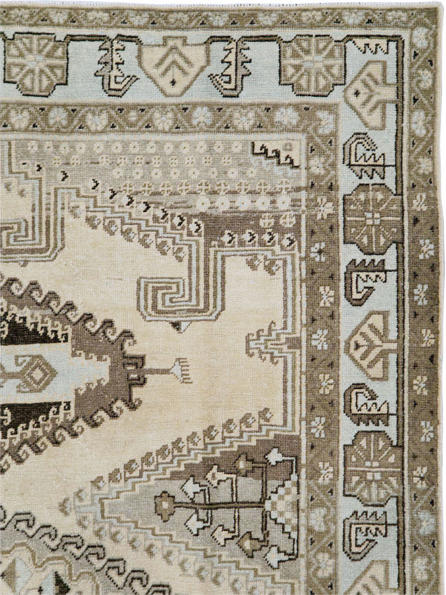 Vintage Persian Veece Accent Carpet, No.29839 - Gsblank