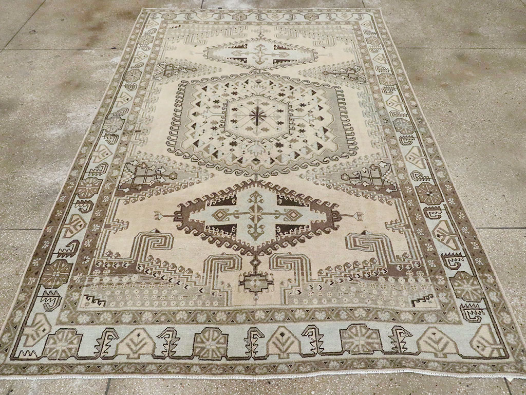 Vintage Persian Veece Accent Carpet, No.29839 - Gsblank