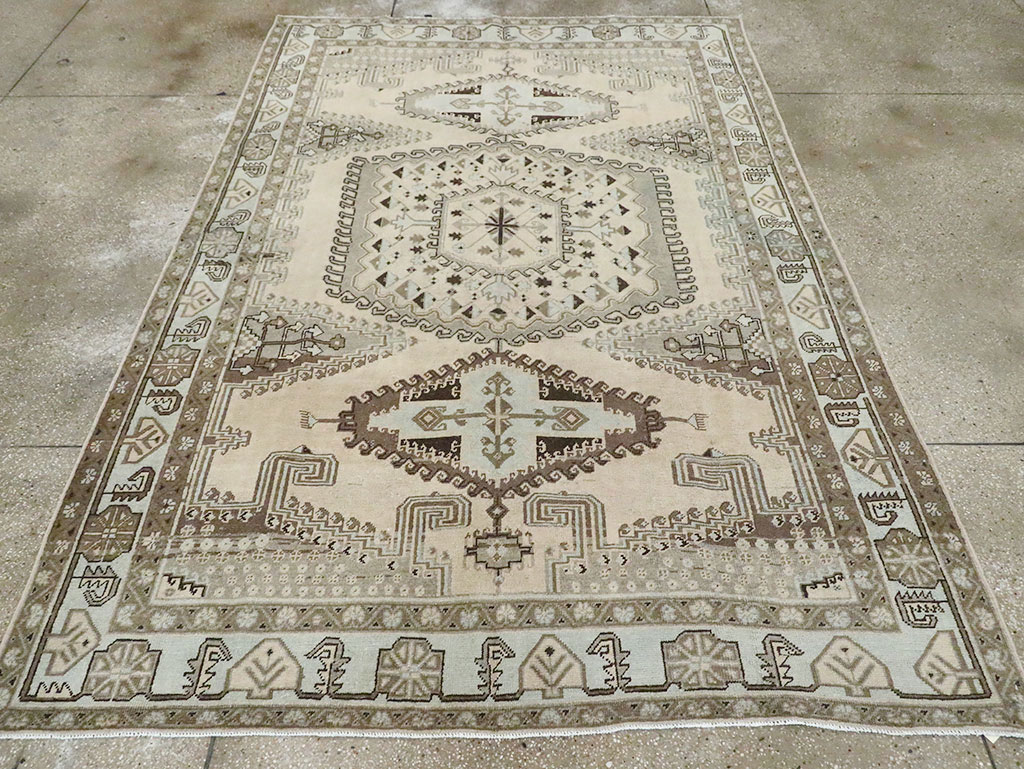 Vintage Persian Veece Accent Carpet, No.29839 - Gsblank